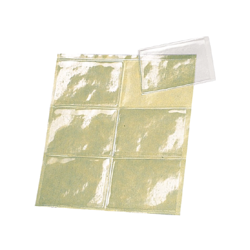 Pochette adhésive pour une carte